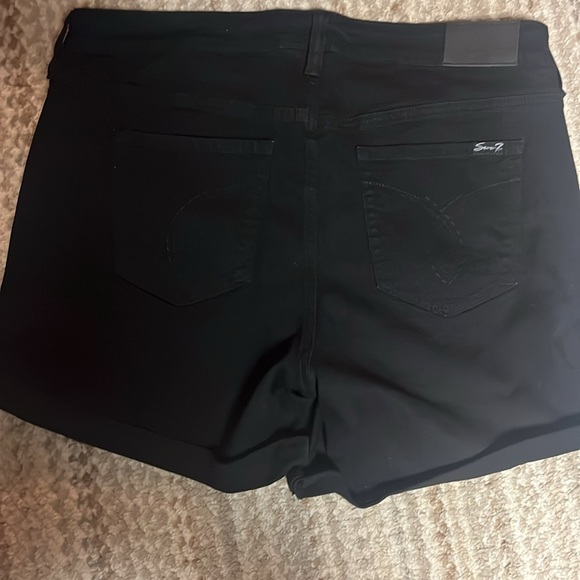 Seven7 Weekend Shorts Womens Black Mid Rise Rolled Hem Denim Zip Fly Size 16W - Picture 4 of 4